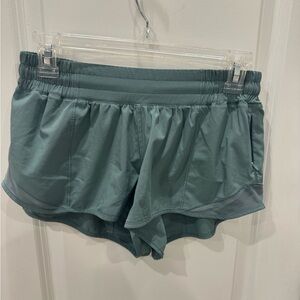 Lululemon hottie hot short
Size 6